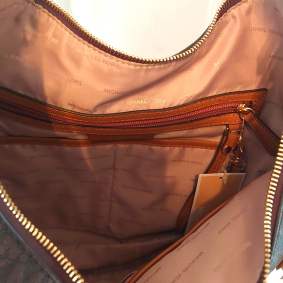 Michael Kors purse - Picture 4 of 6